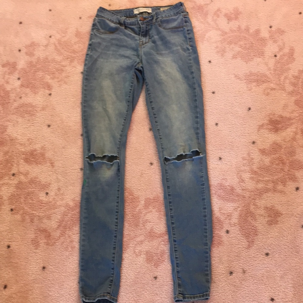 Knee ripped jeans.